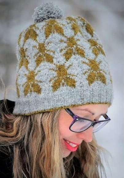 Жаккардовая шапка с мухами